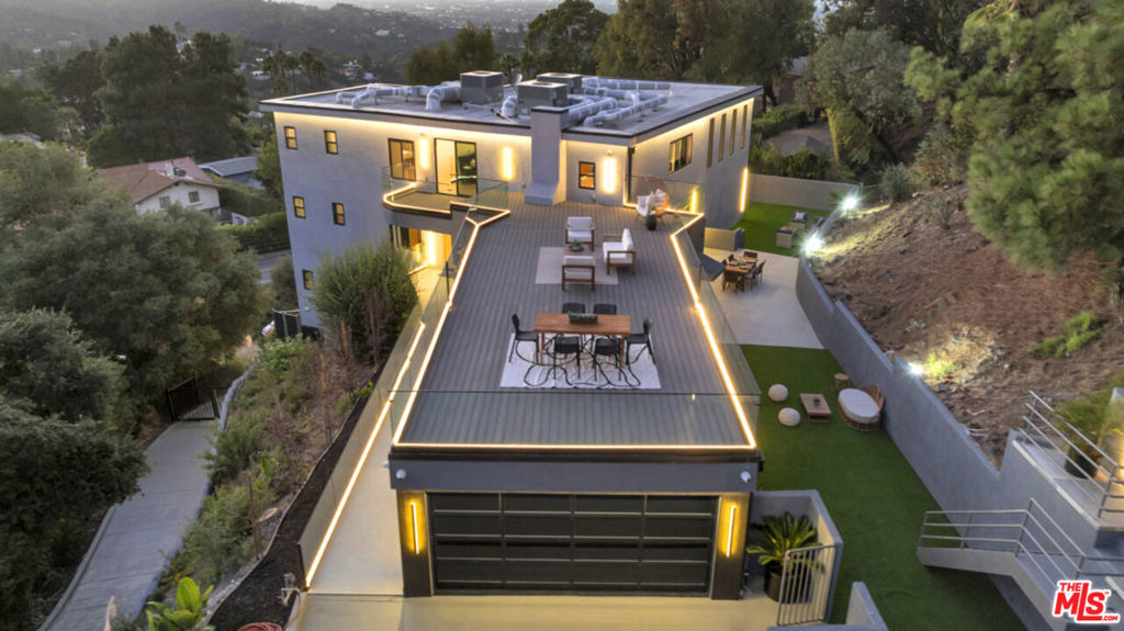 7966 Mulholland Drive - Photo 4