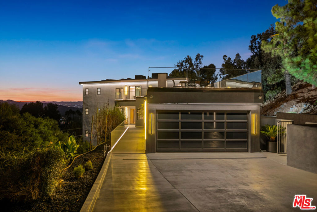 7966 Mulholland Drive - Photo 3
