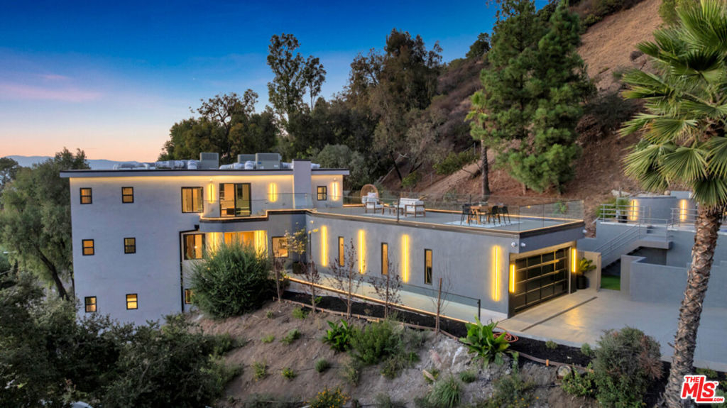 7966 Mulholland Drive - Photo 5
