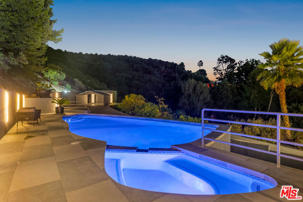 7966 Mulholland Drive - Photo 57