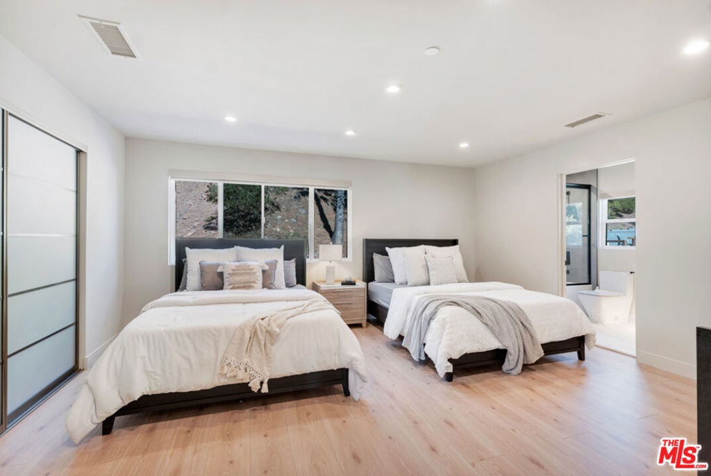 7966 Mulholland Drive - Photo 29