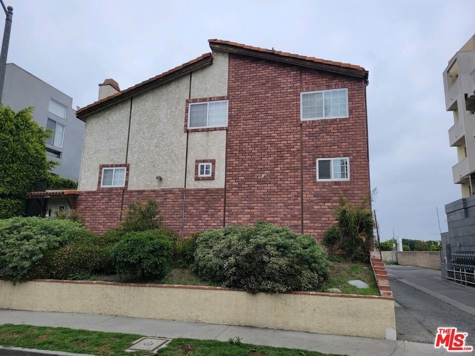 1250 S Corning Street - Photo 0