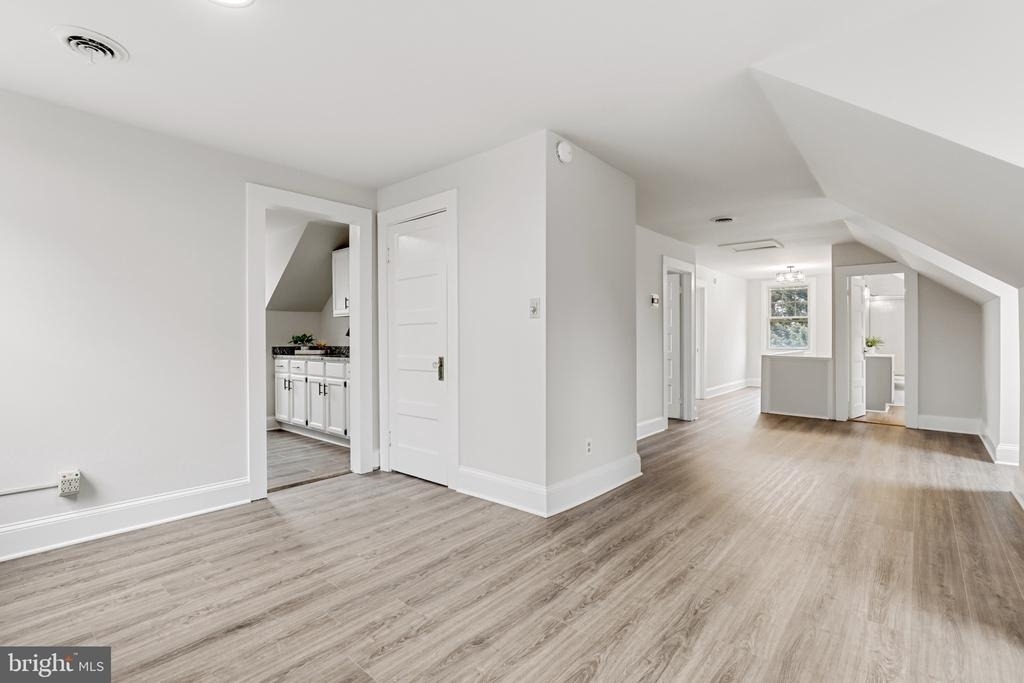 707 N Hickory Avenue - Photo 2