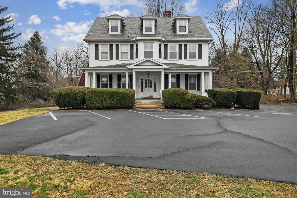 707 N Hickory Avenue - Photo 0