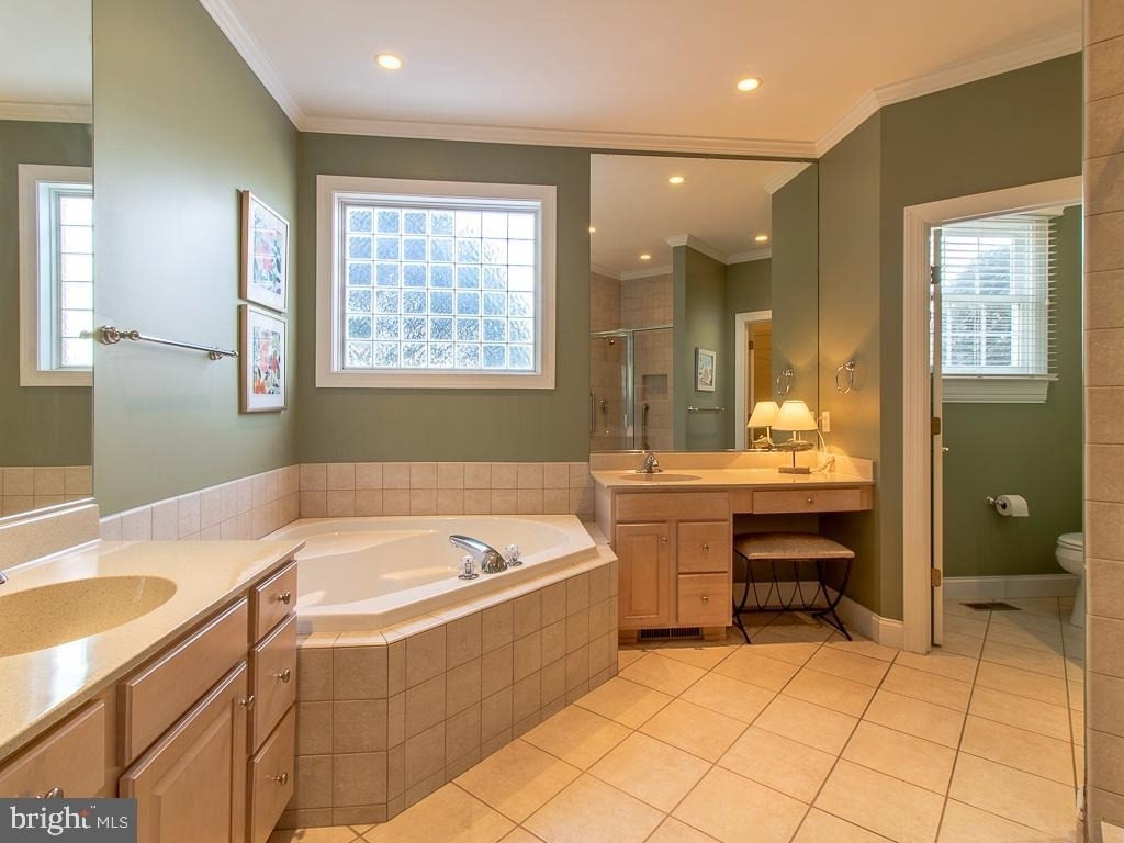 10 Wellington Place - Photo 2
