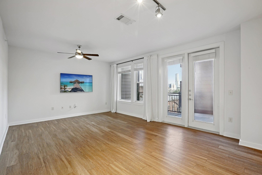 1900 Barton Springs Rd - Photo 5