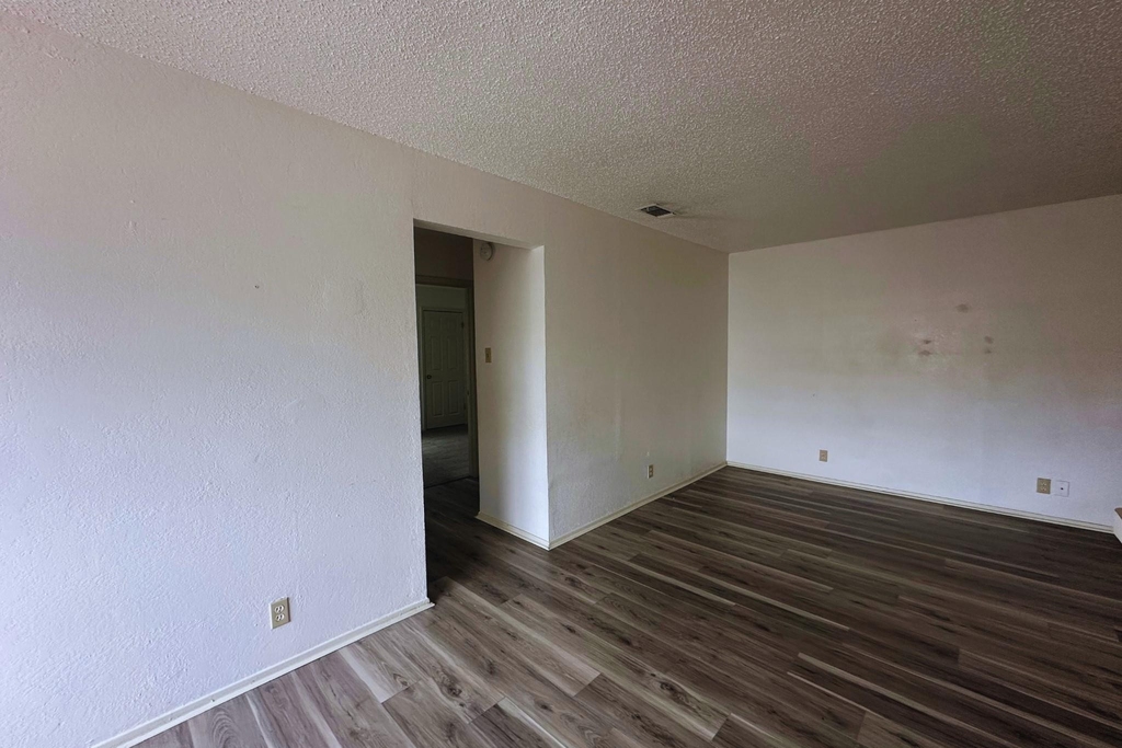 2202 Tabor Ct - Photo 8