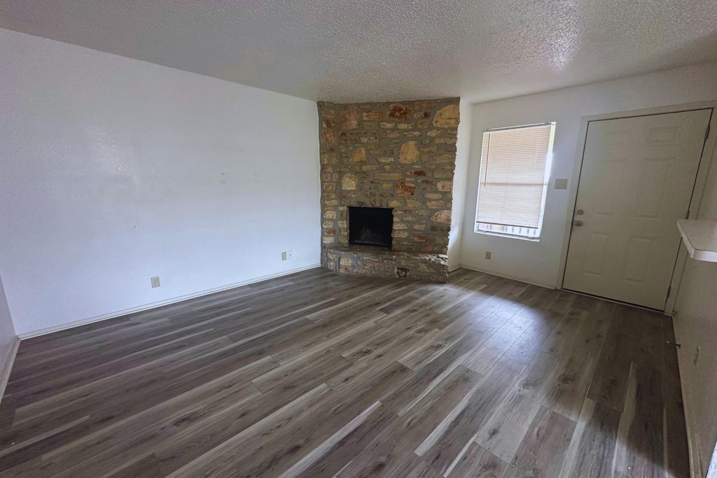 2202 Tabor Ct - Photo 1