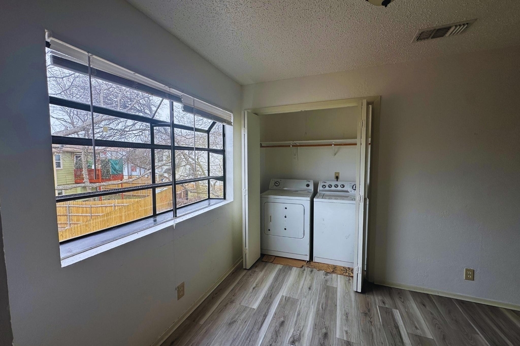 2202 Tabor Ct - Photo 5