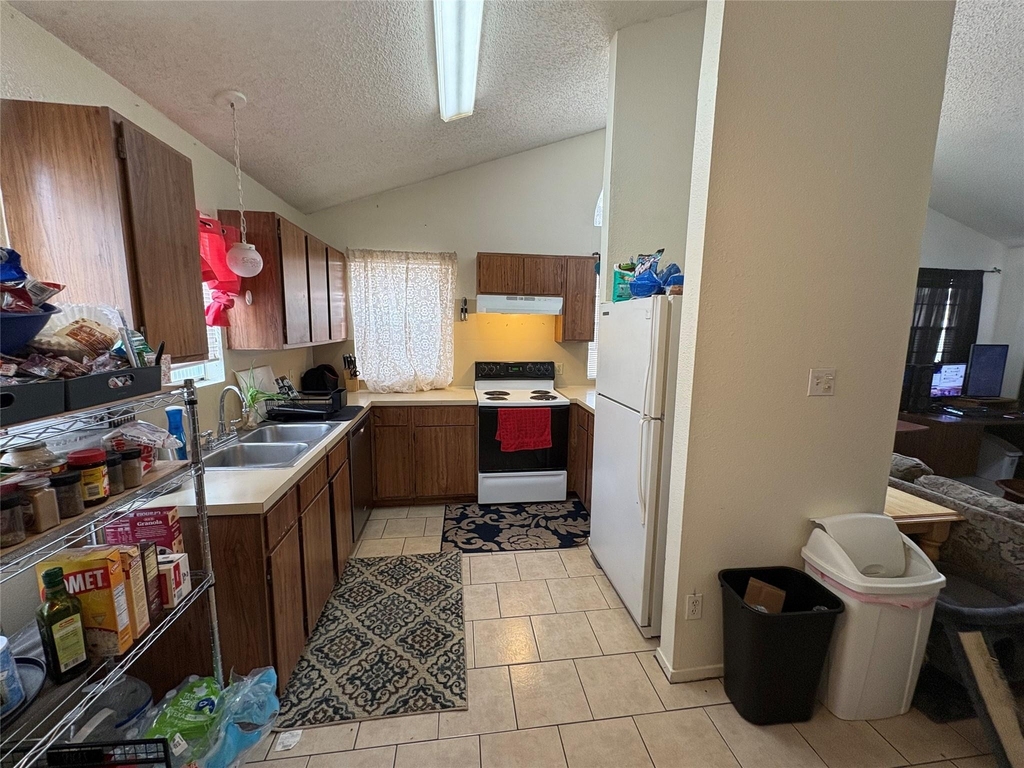 8811-b Pineridge Dr - Photo 3