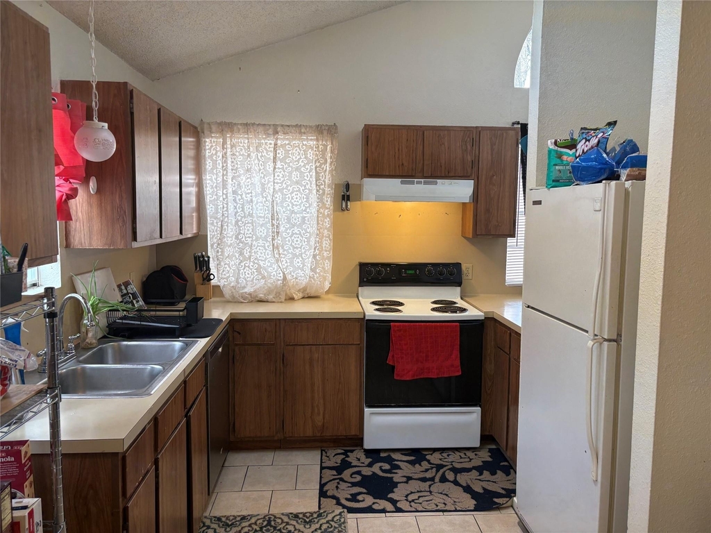 8811-b Pineridge Dr - Photo 4