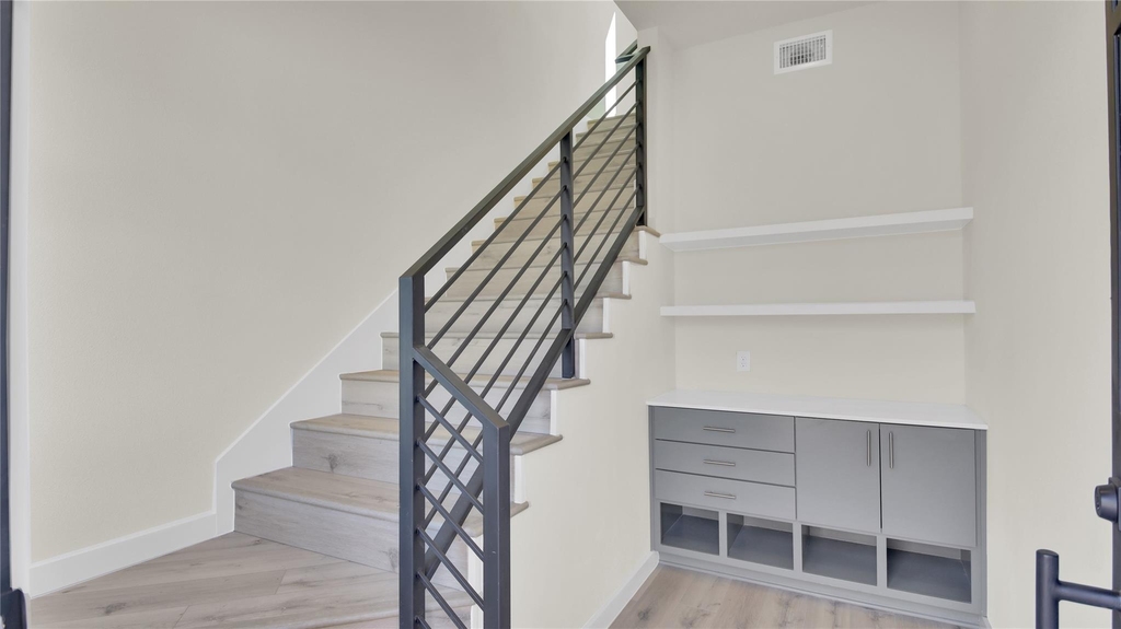 6802 Montana St - Photo 2