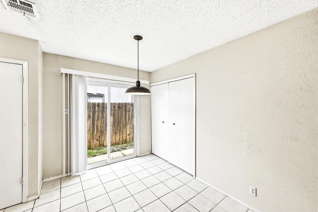 10604 Lanshire Dr - Photo 8