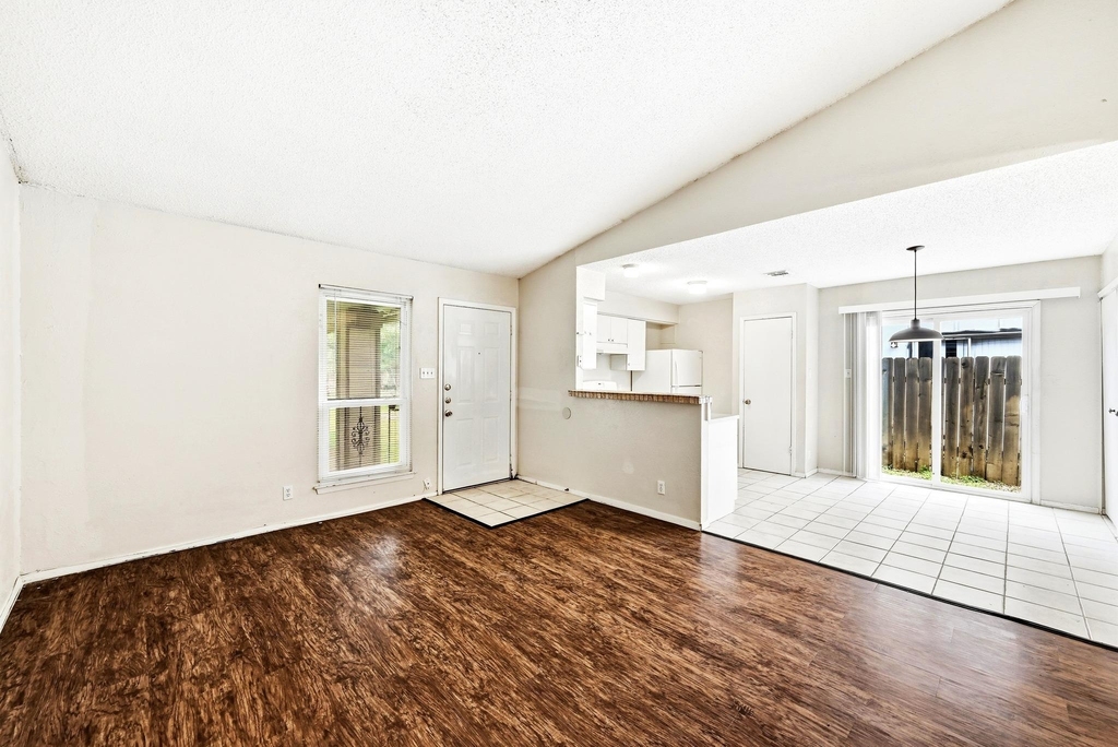 10604 Lanshire Dr - Photo 5