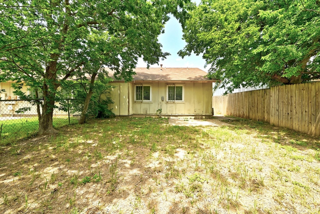 10604 Lanshire Dr - Photo 18
