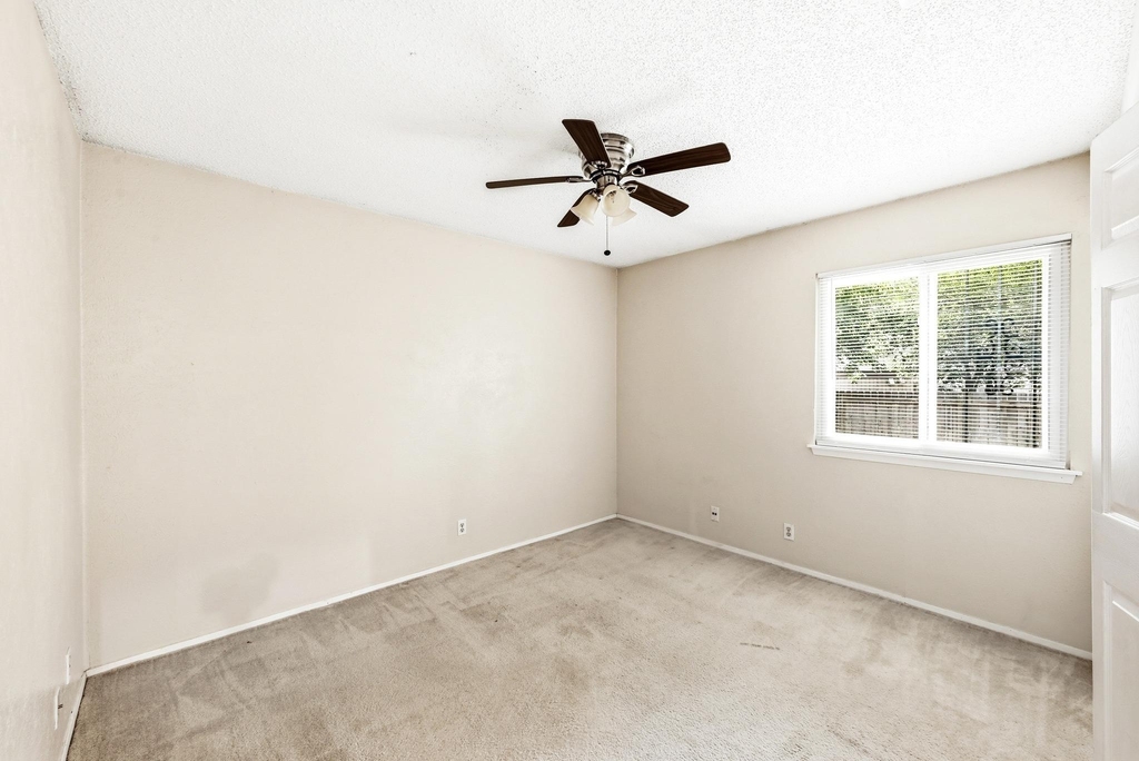 10604 Lanshire Dr - Photo 12