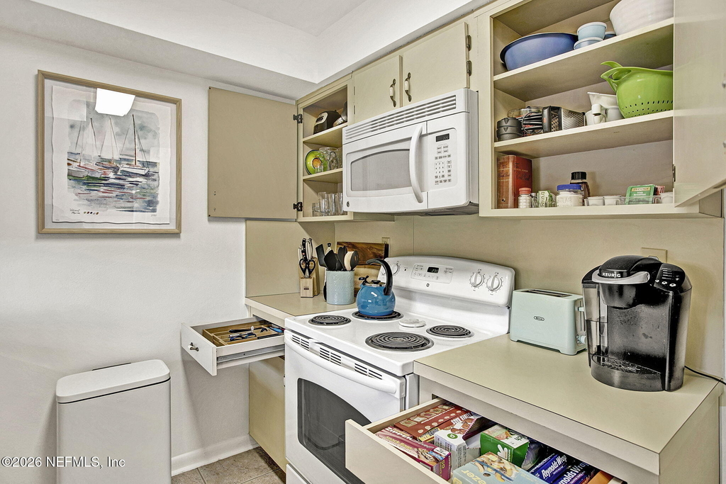 743 Spinnakers Reach Drive - Photo 12