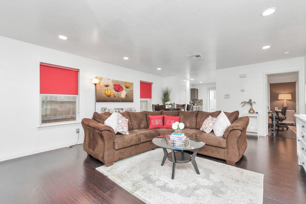 7327 Enchanted Creek Drive - Photo 6