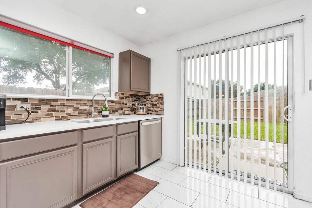 7327 Enchanted Creek Drive - Photo 12
