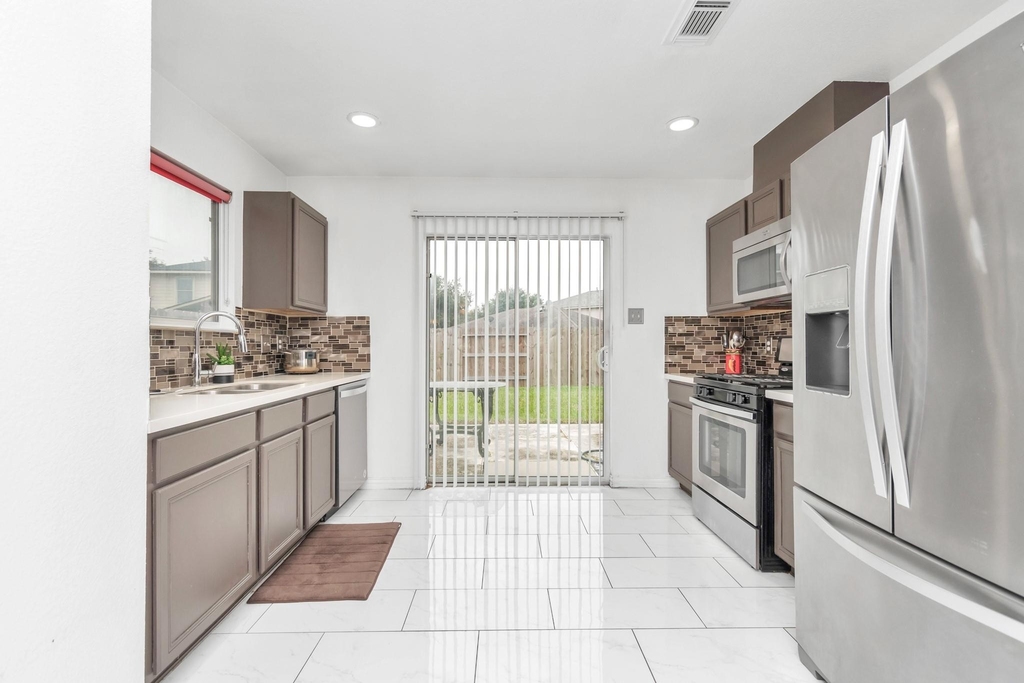 7327 Enchanted Creek Drive - Photo 11