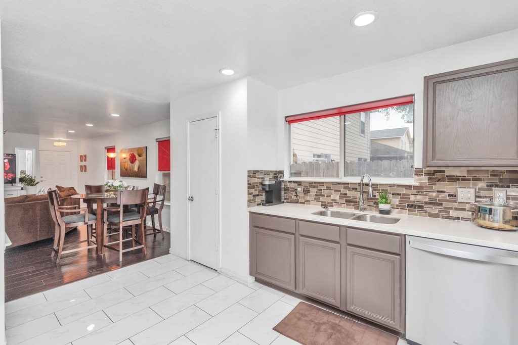7327 Enchanted Creek Drive - Photo 13