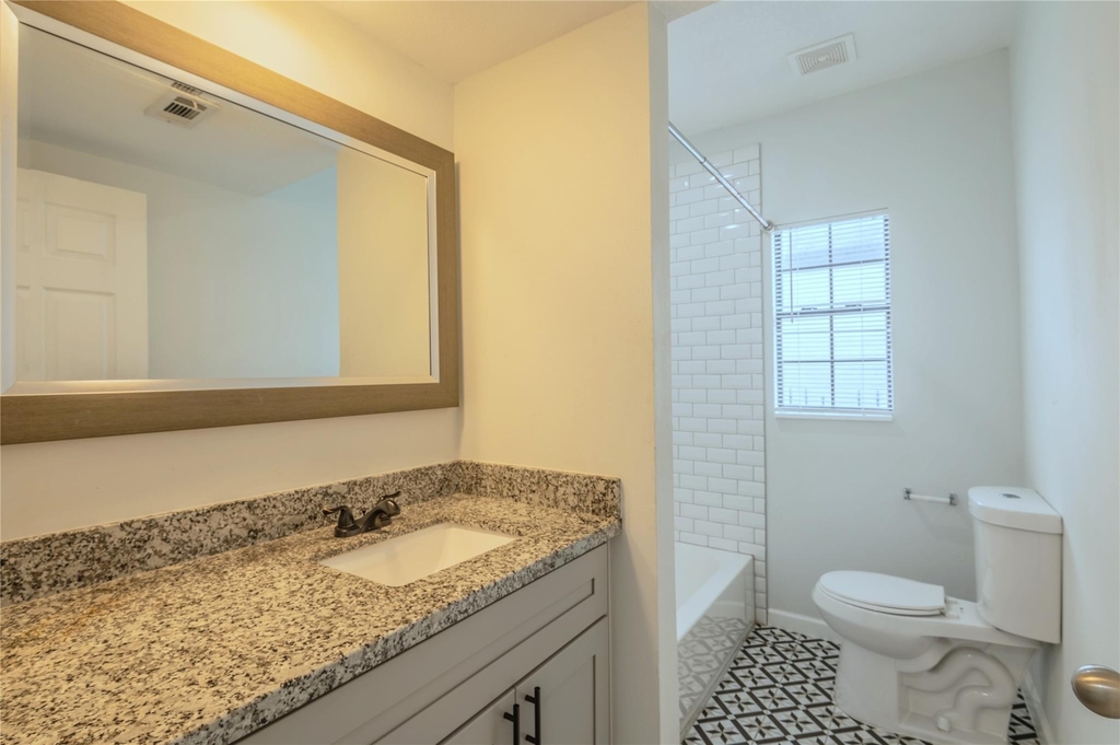 2319 Rosewood Street - Photo 9