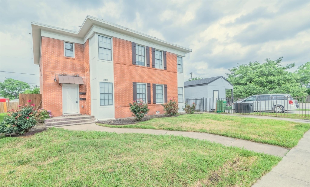 2319 Rosewood Street - Photo 0