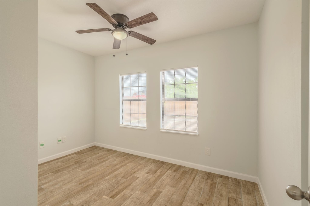 2319 Rosewood Street - Photo 10