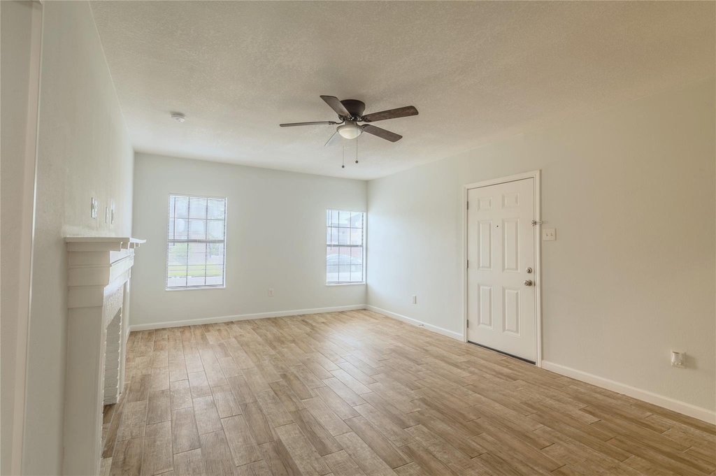 2319 Rosewood Street - Photo 4