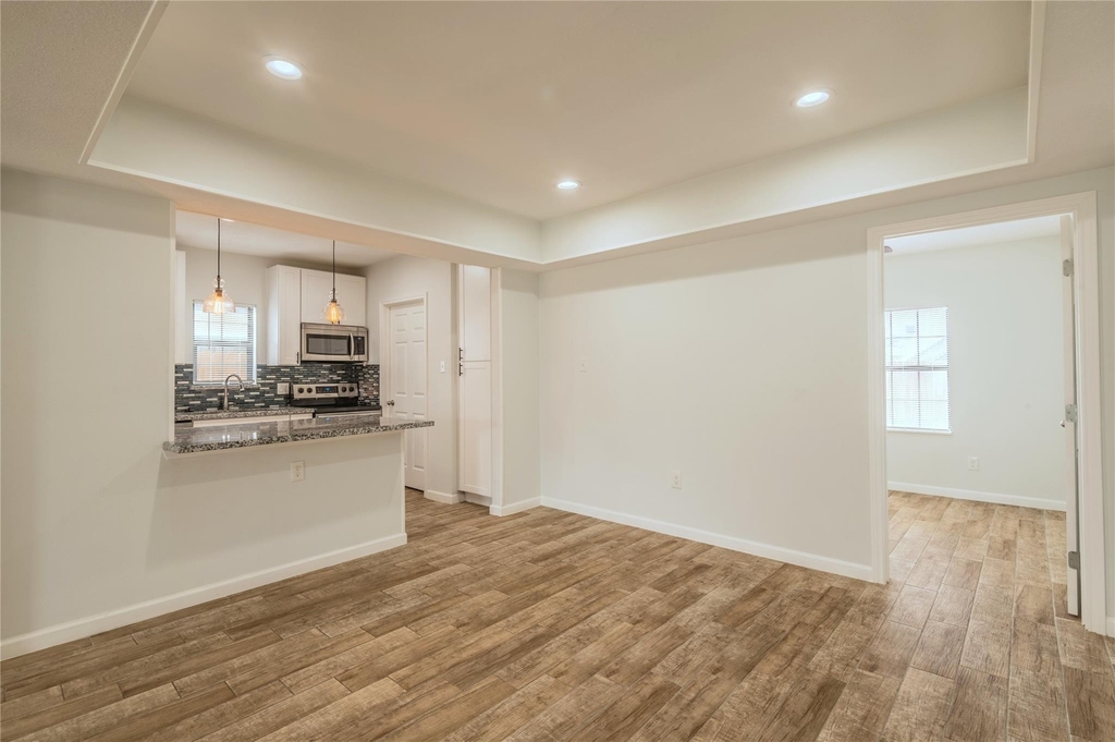 2319 Rosewood Street - Photo 5