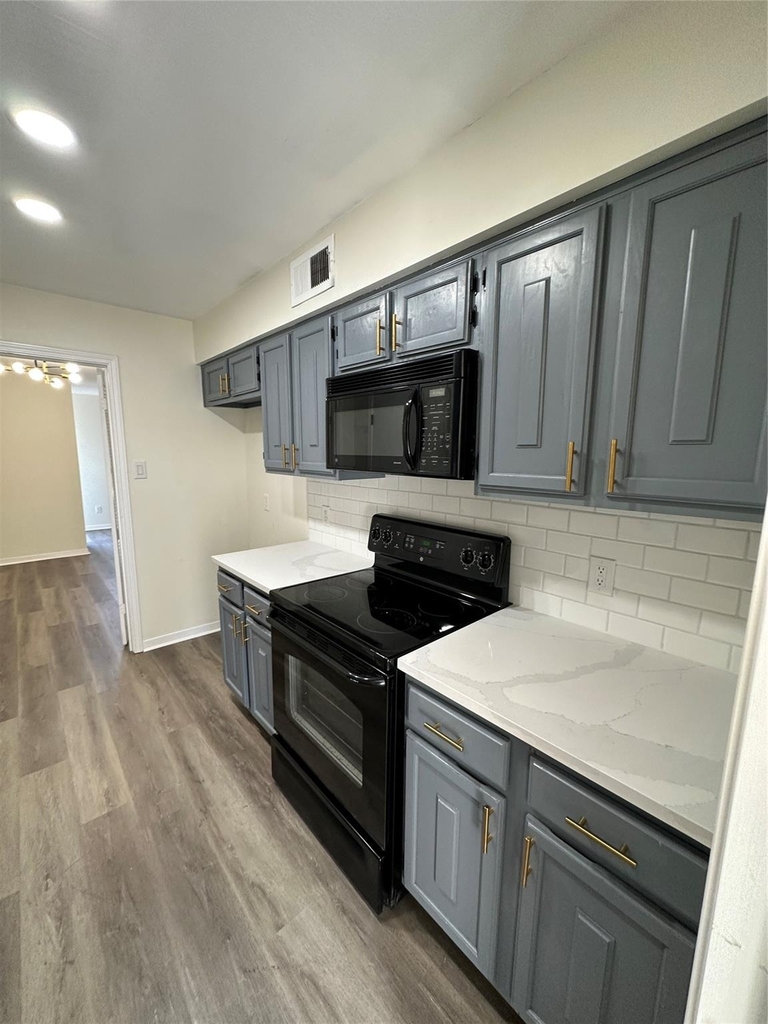 10378 Briar Forest Drive - Photo 14