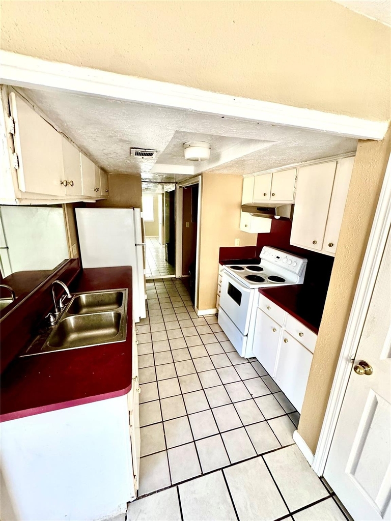 5668 Birchmont Drive - Photo 5