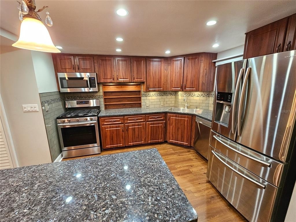 6020 Shore Boulevard S - Photo 2