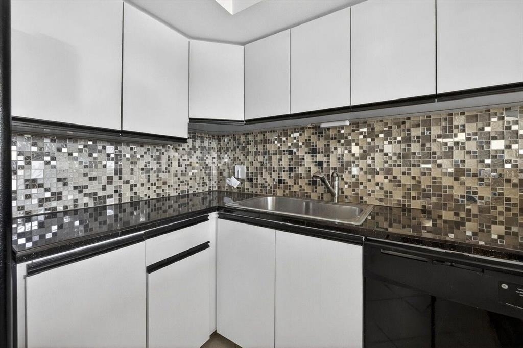 1750 Harbor Place S - Photo 11