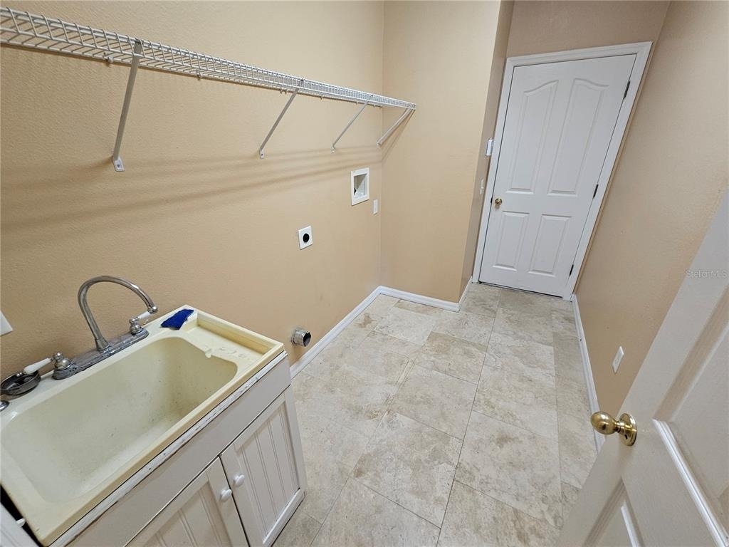 1881 Strathmore Circle - Photo 5