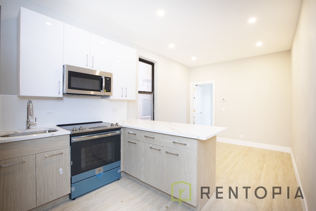 192 Malcolm X Boulevard - Photo 1