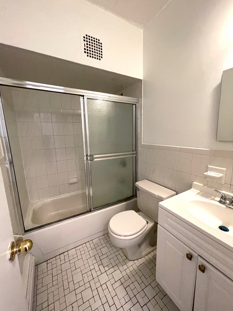 20-72 Steinway Street - Photo 3