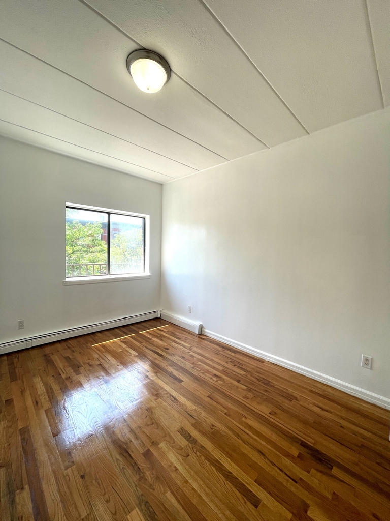 20-72 Steinway Street - Photo 4