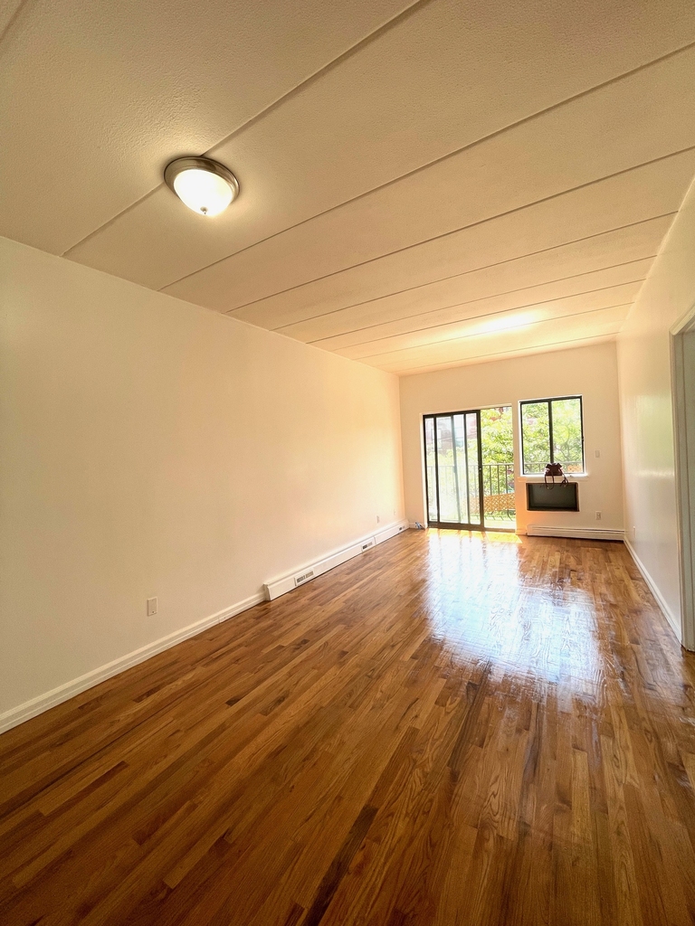 20-72 Steinway Street - Photo 1