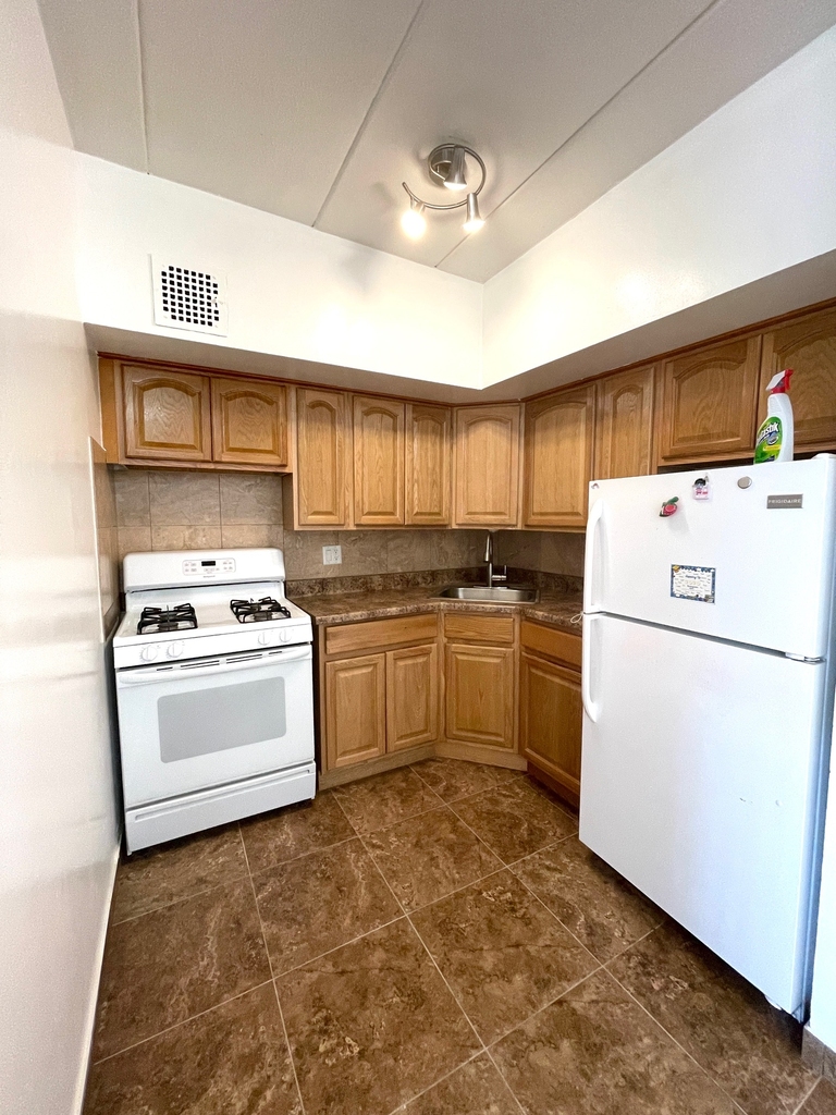 20-72 Steinway Street - Photo 2