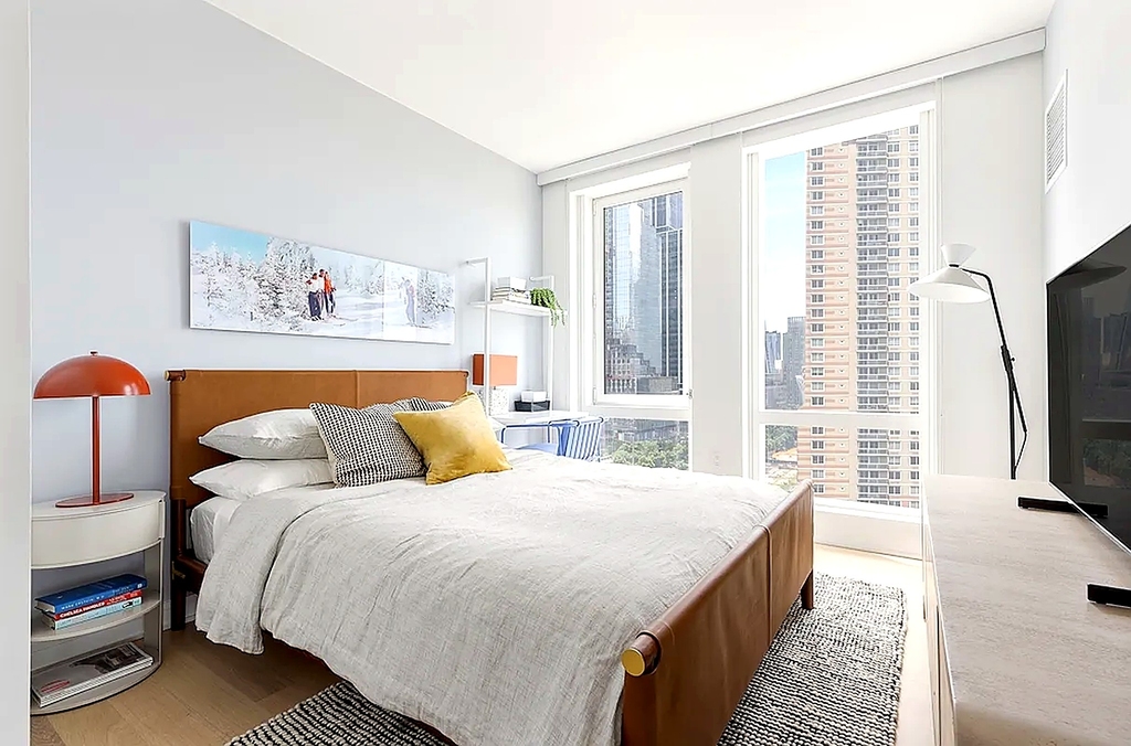 West 38th Street, New York, NY 10018 - Photo 2