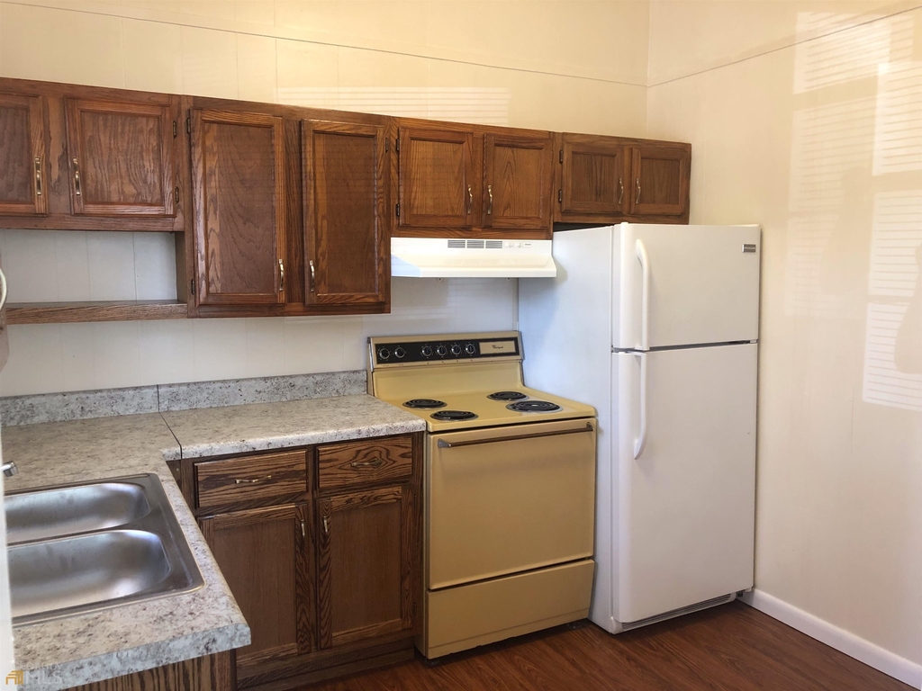 172 Hart Avenue - Photo 1