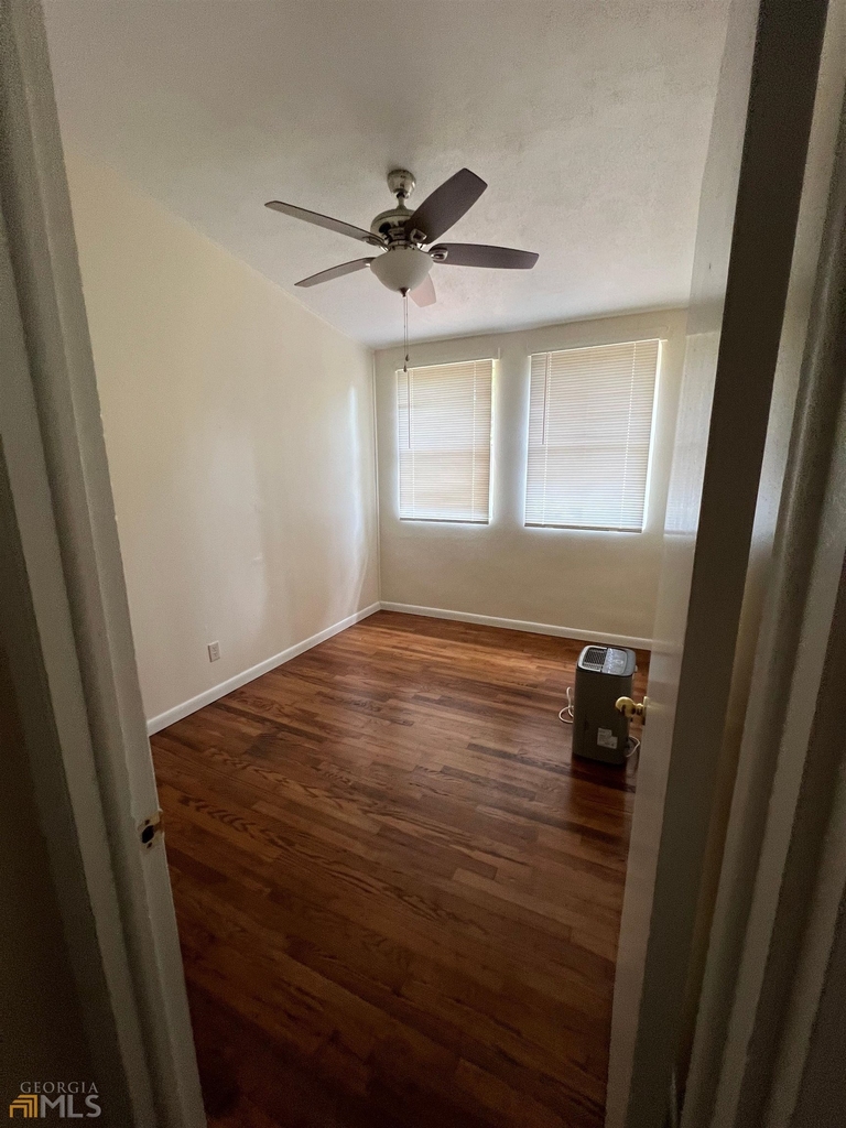 172 Hart Avenue - Photo 2