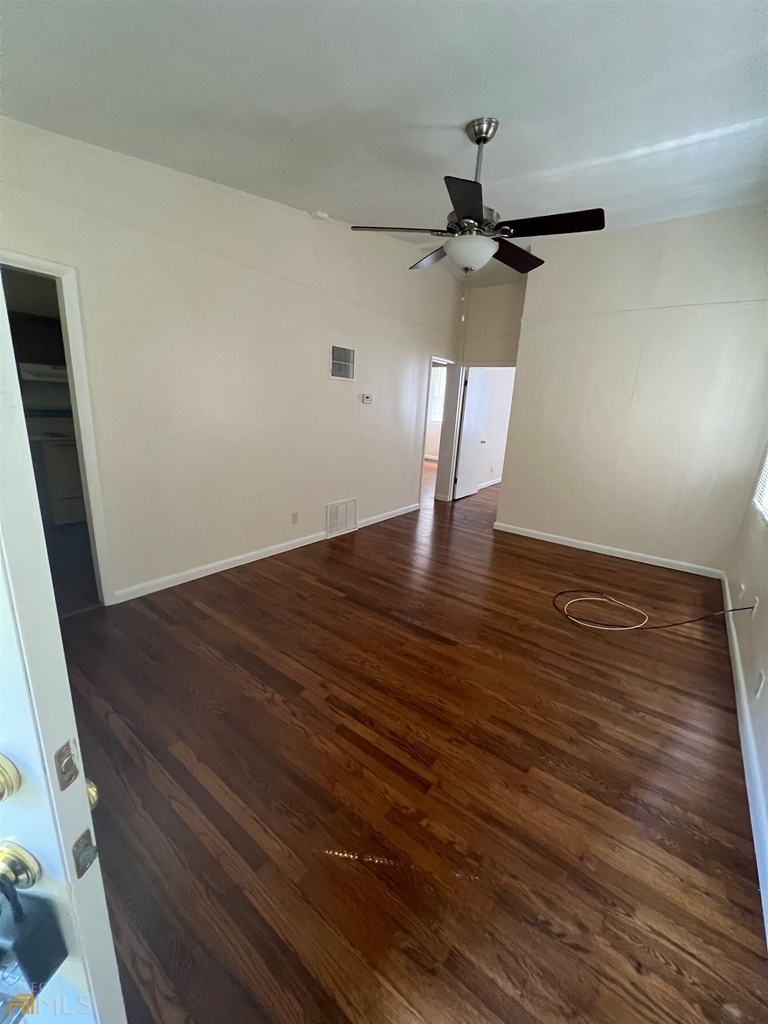 172 Hart Avenue - Photo 3