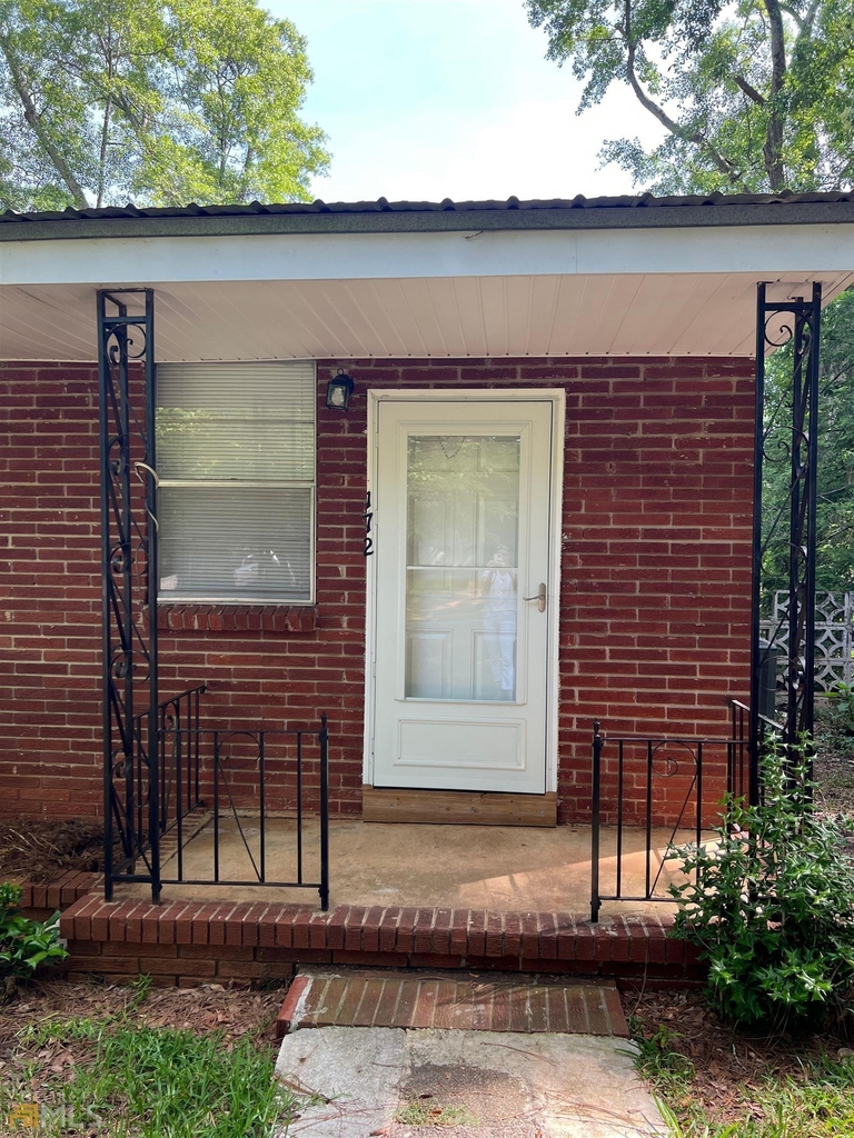 172 Hart Avenue - Photo 0