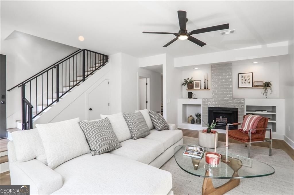 1210 Cleburne Avenue Ne - Photo 5