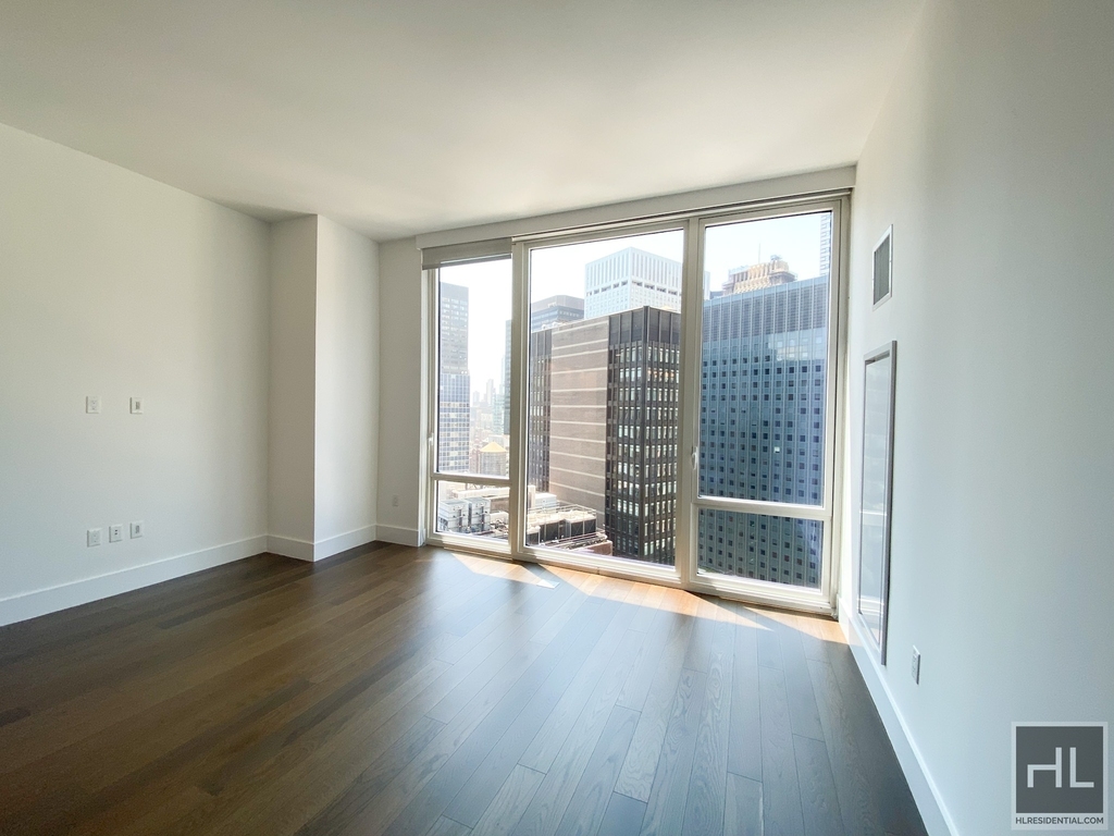 East 44th Street - Photo 0