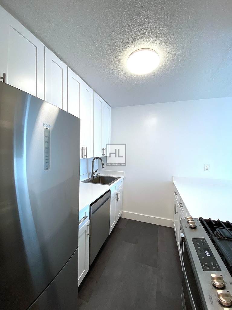Second Avenue - Photo 1