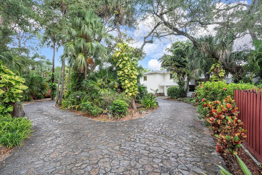 1240 Sw 14th Avenue - Photo 1