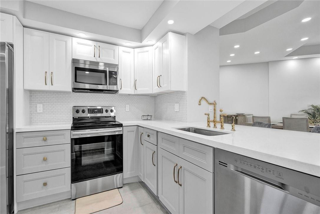 7484 La Paz Boulevard - Photo 16